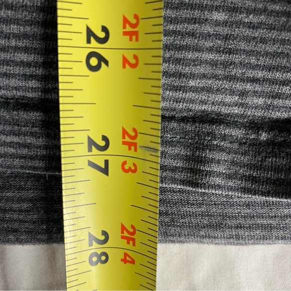 Oakley Grey Henley Mens Sz M Pullover Long Sleeve T-shirt Thumbhole Activewear - Picture 9 of 9